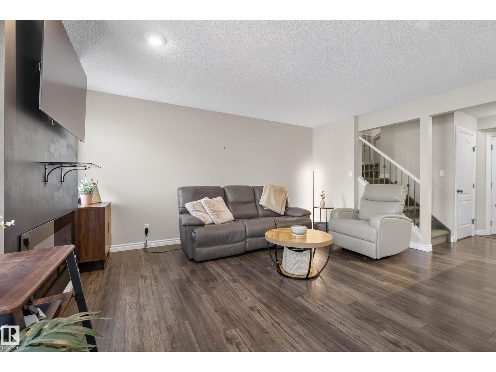 11 PETER ST - 19