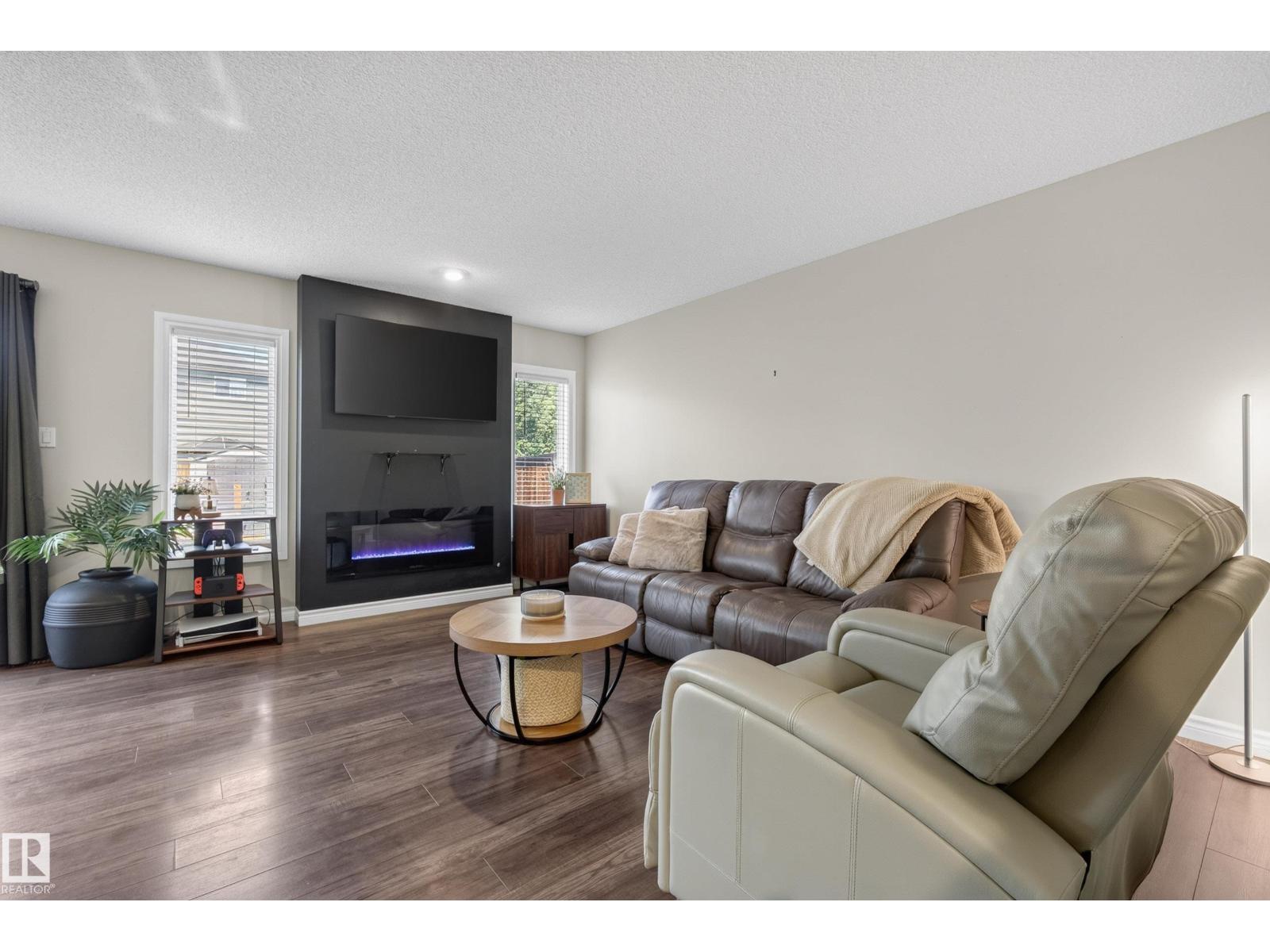 11 PETER ST - 20