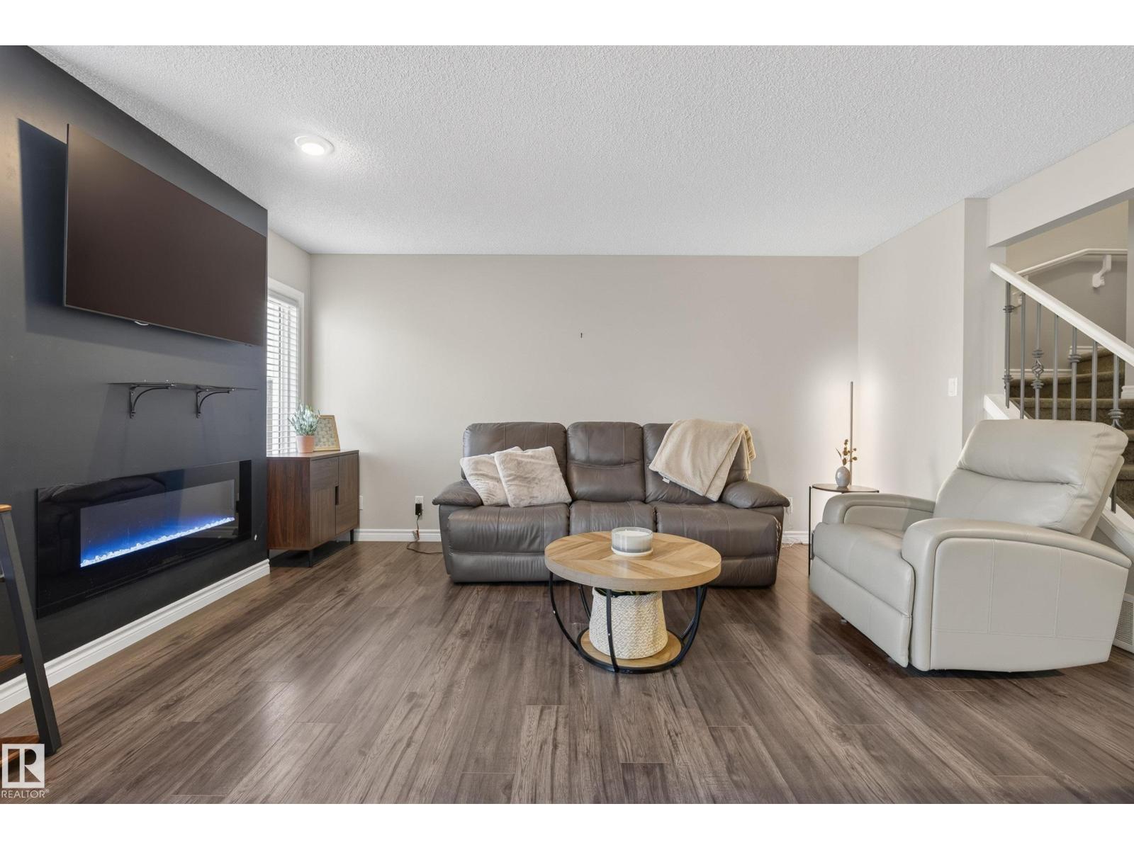 11 PETER ST - 21