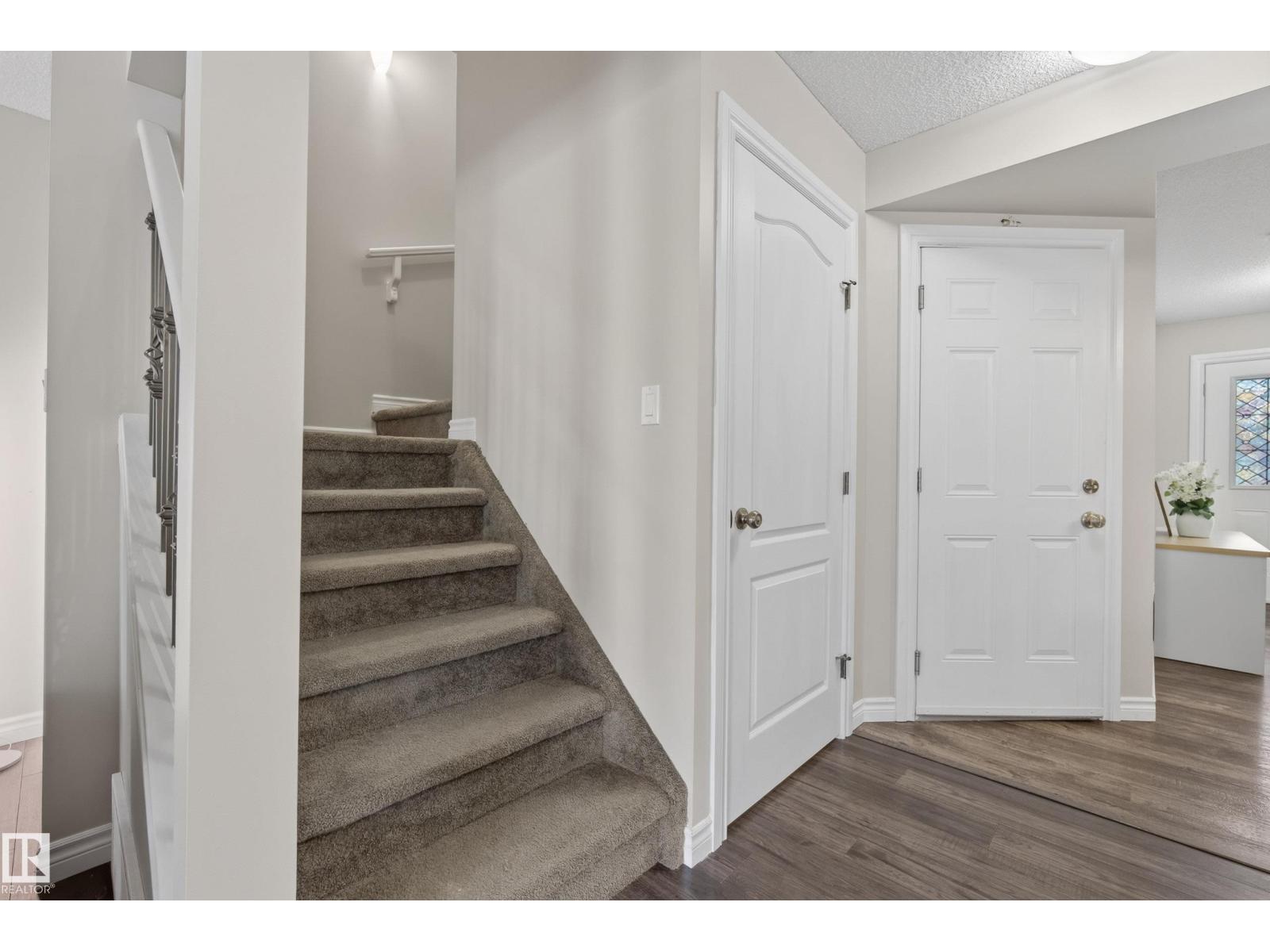 11 PETER ST - 23