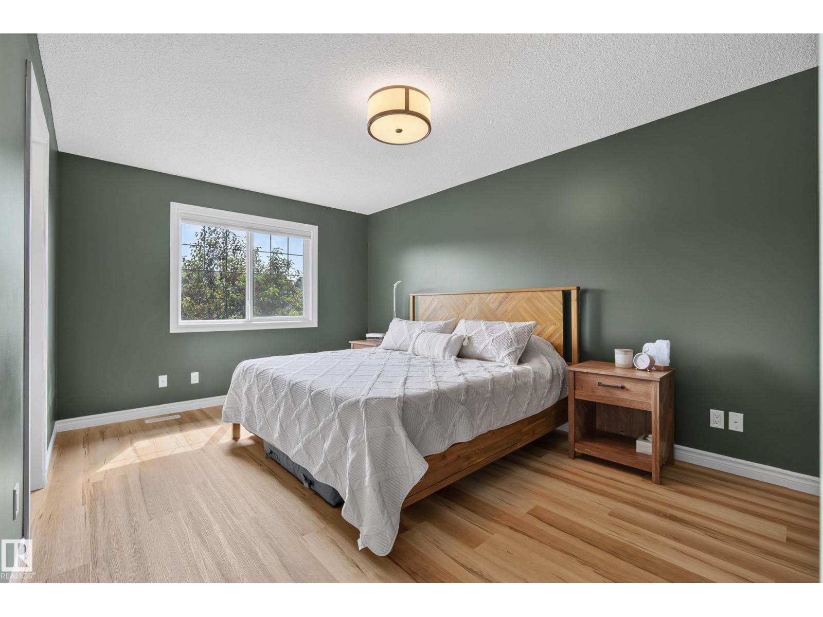11 PETER ST - 25