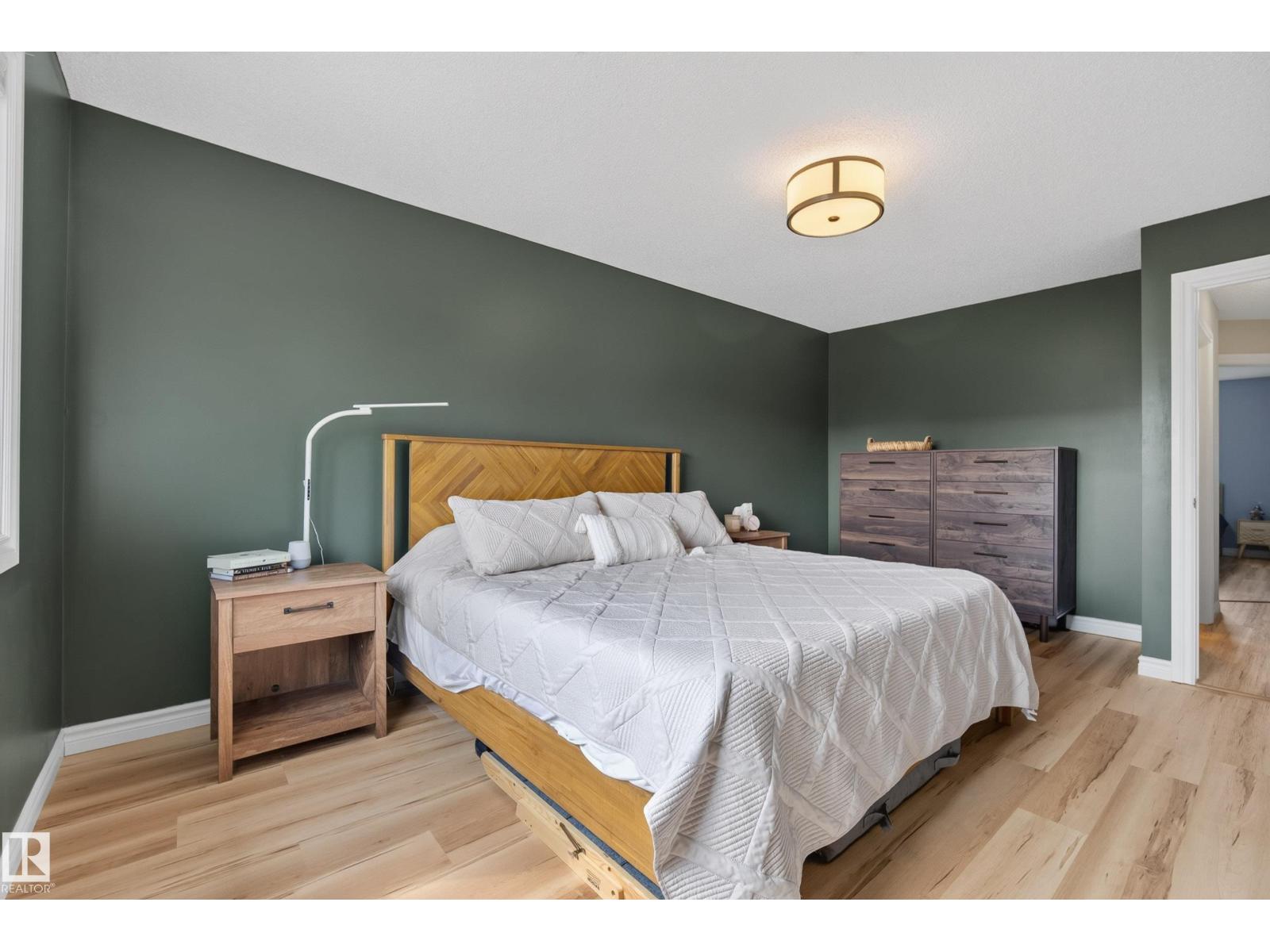 11 PETER ST - 26