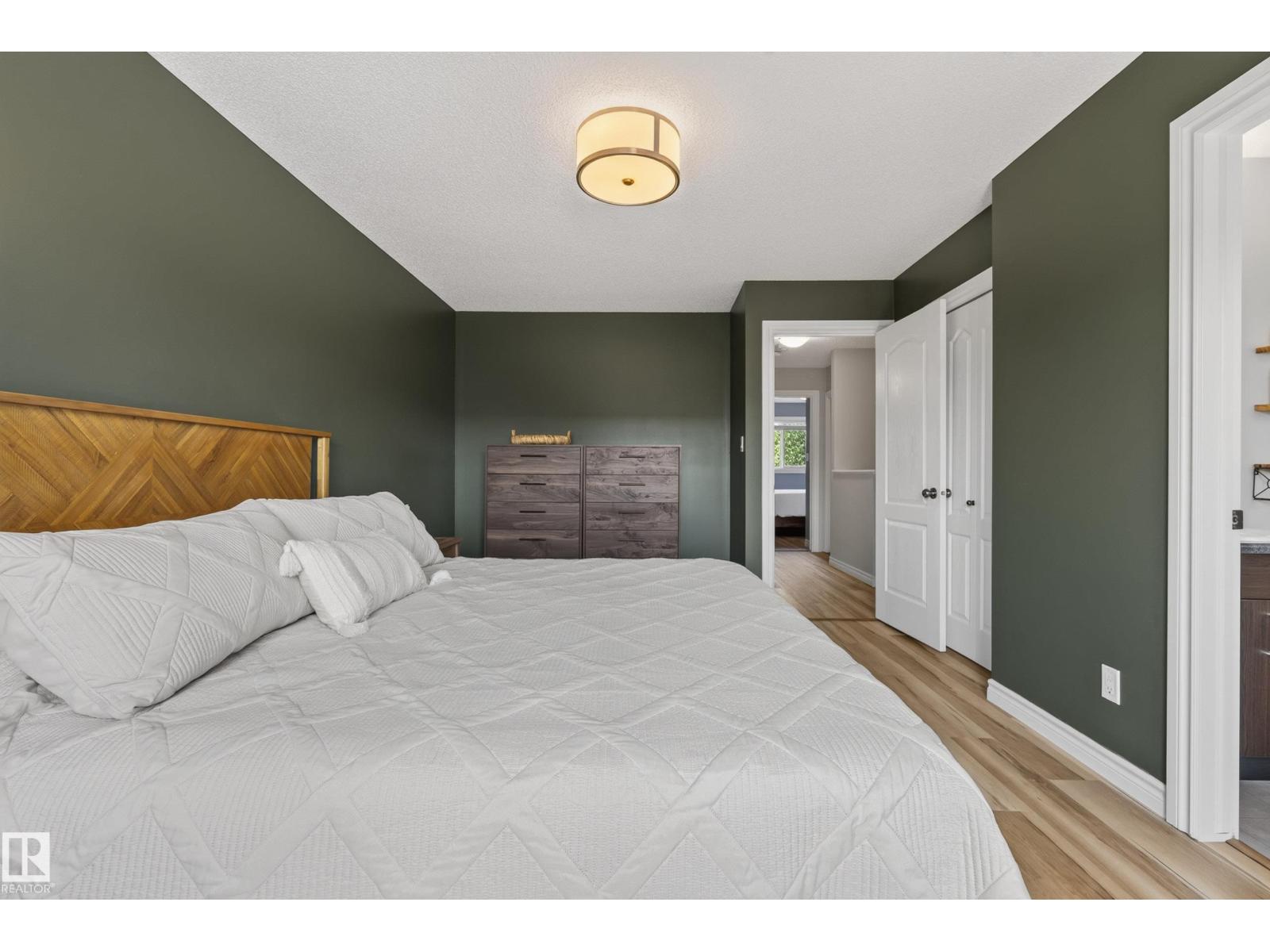 11 PETER ST - 27