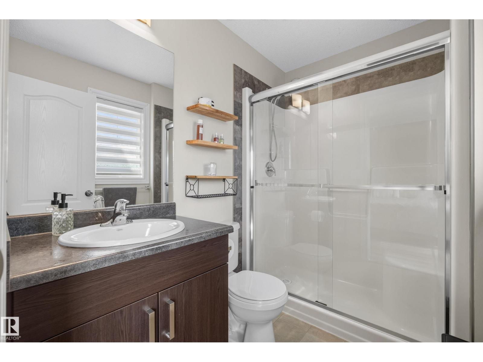 11 PETER ST - 28