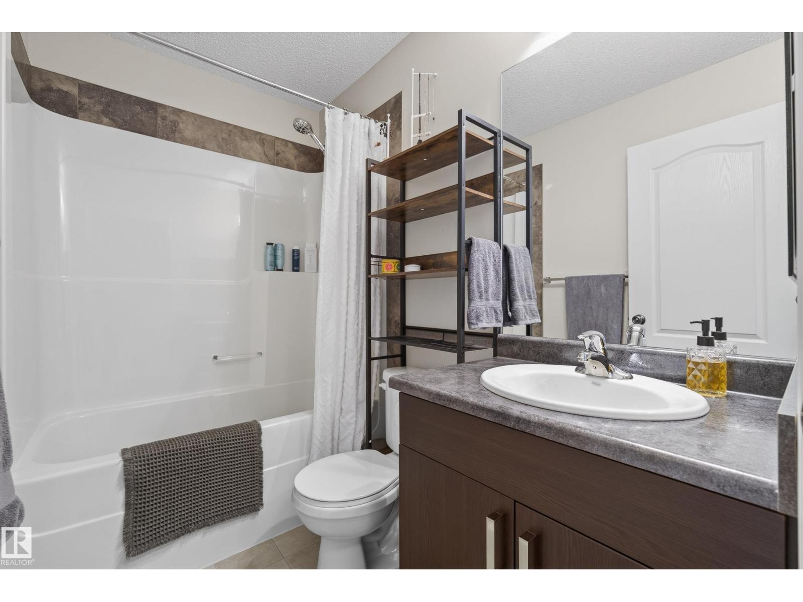 11 PETER ST - 34