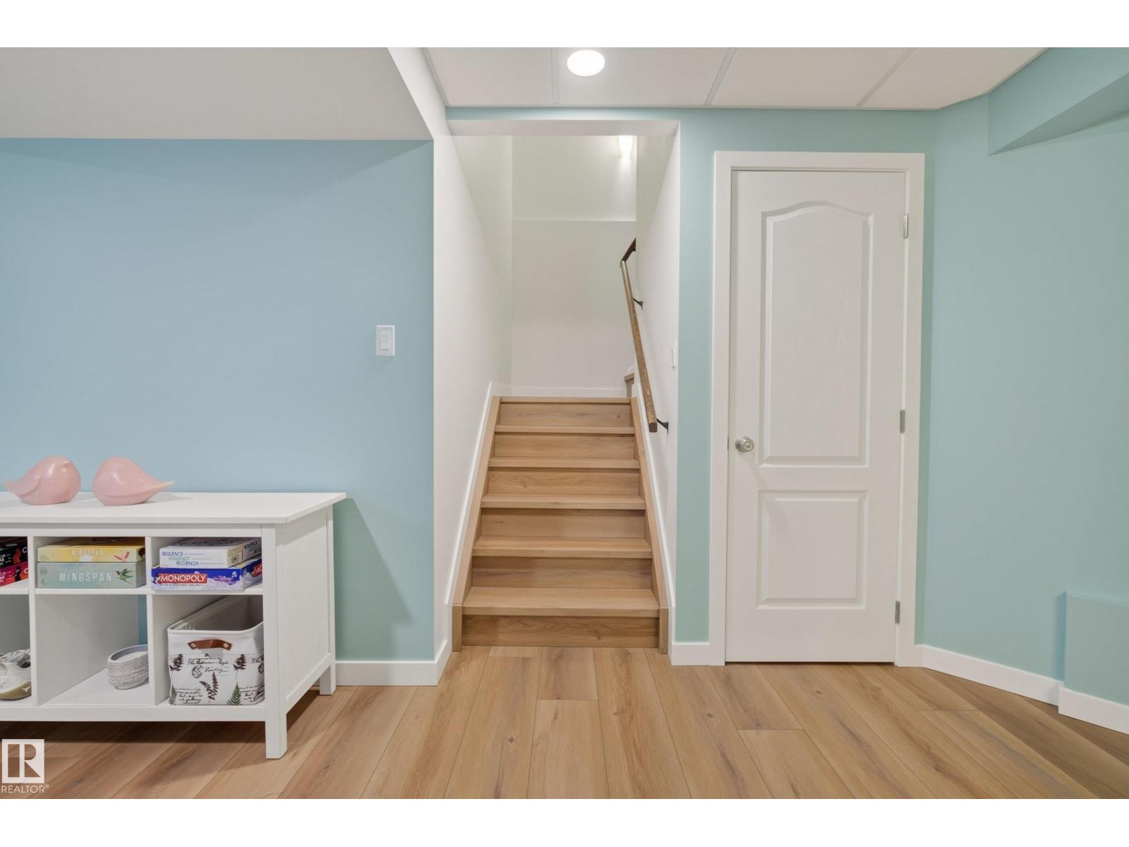 11 PETER ST - 35
