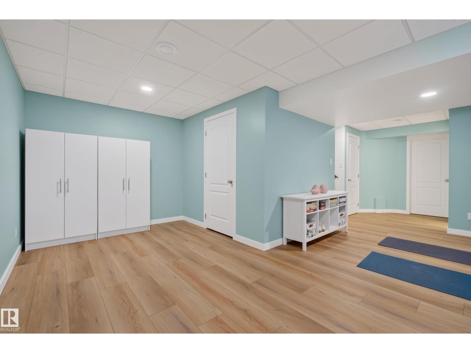 11 PETER ST - 36