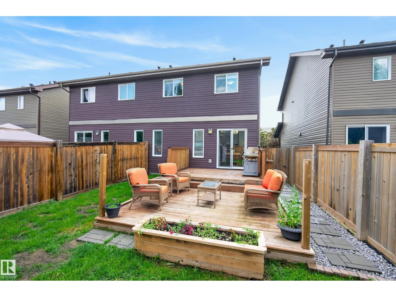 11 PETER ST - 44