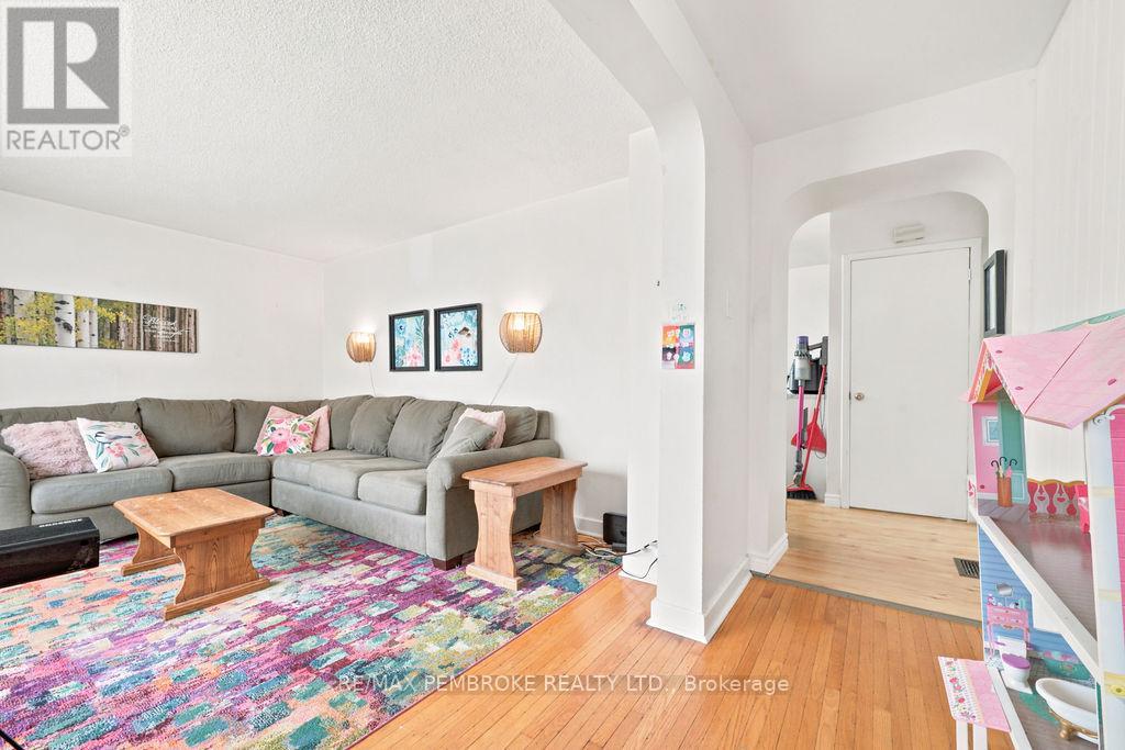 House for Rent in Ottawa – 400 MURRAY STREET, Ottawa – By Peter Sagos - Image 18