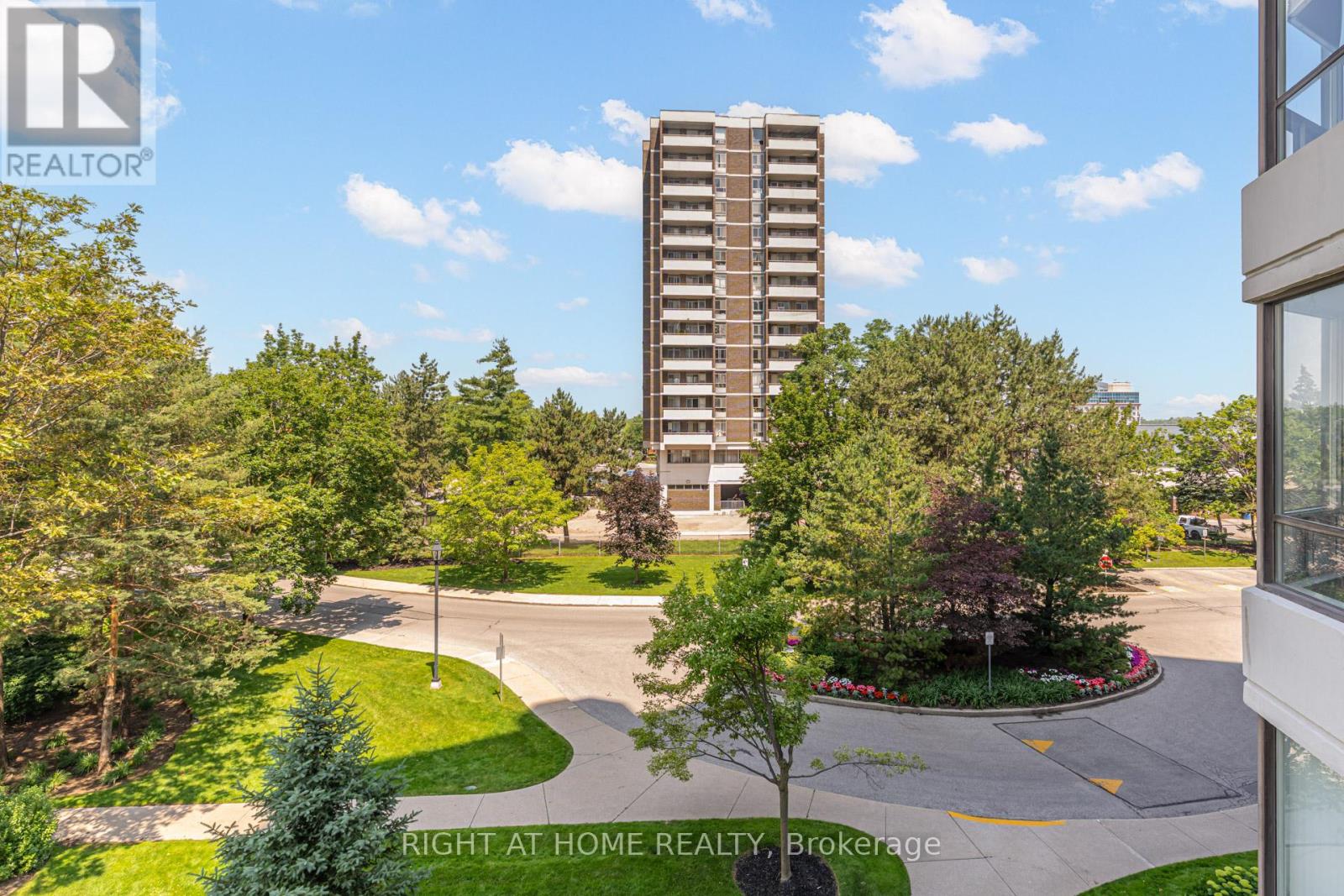 #411 1101 STEELES AVENUE W - 44