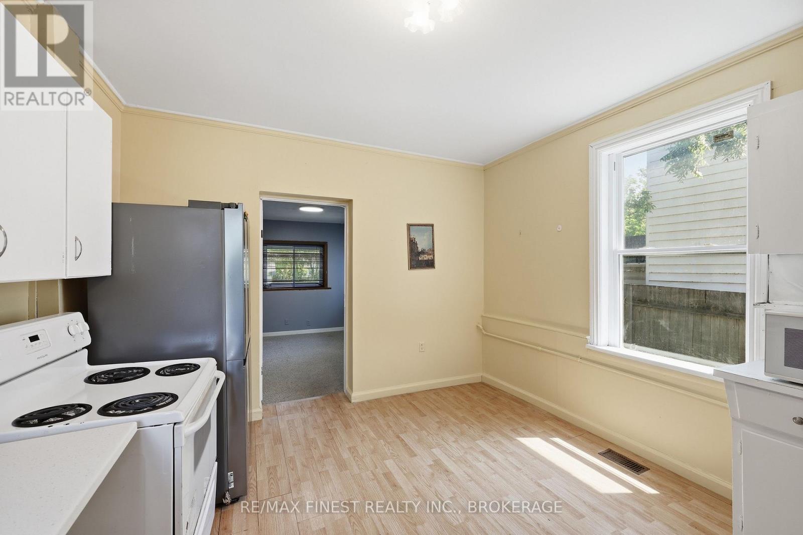 445 ALBERT STREET - 18