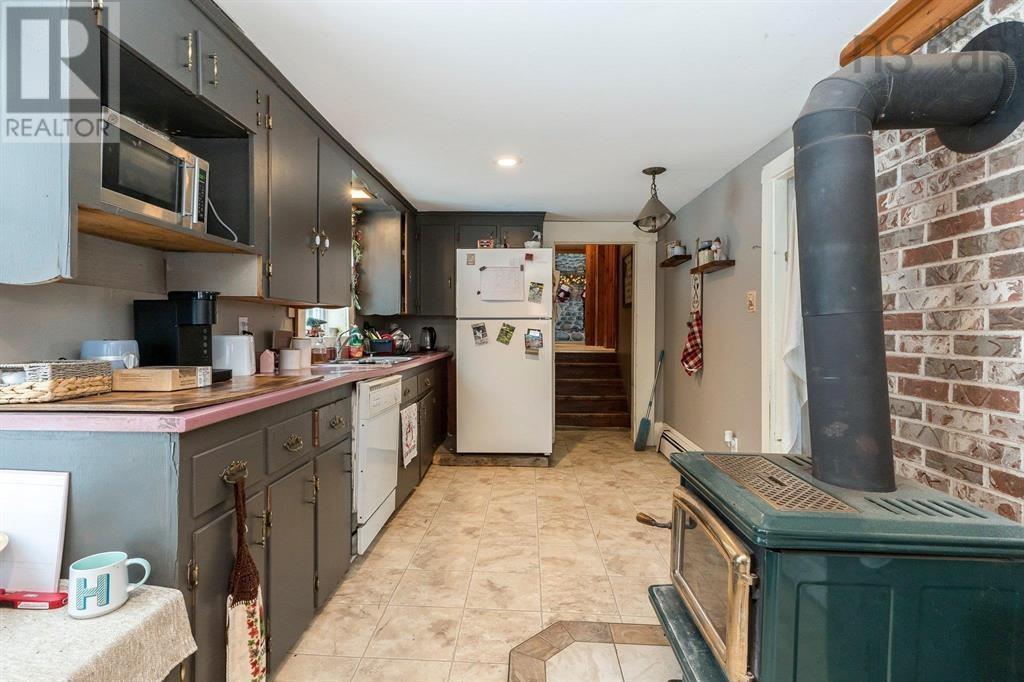894 Morden Road - 17