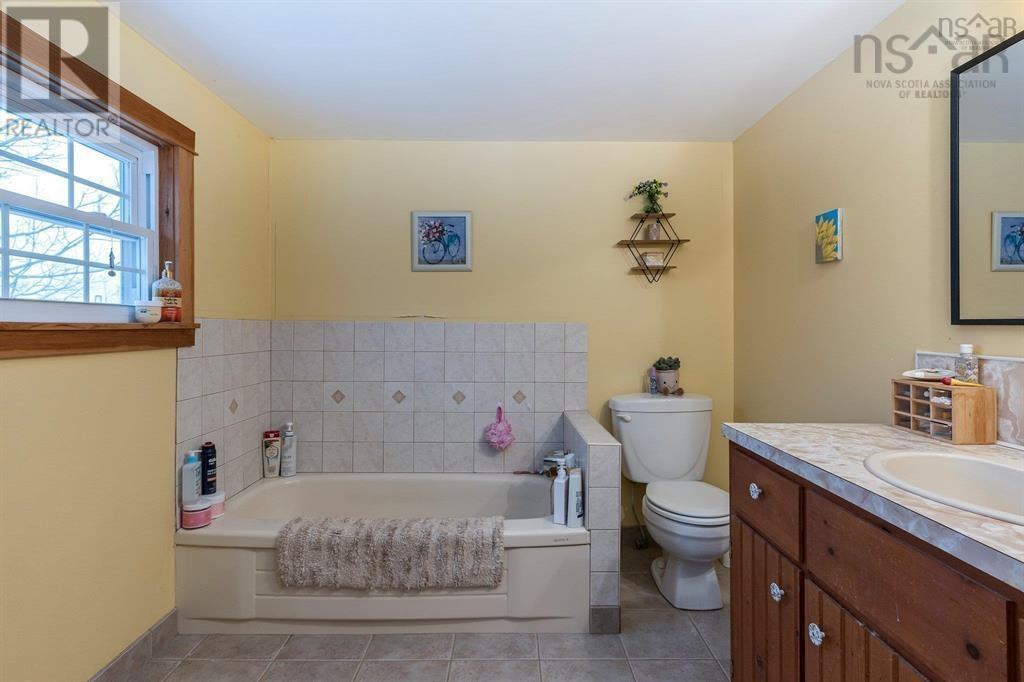 894 Morden Road - 19