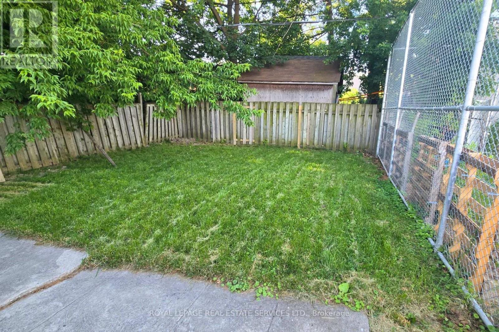 11 DENNIS AVENUE - 16