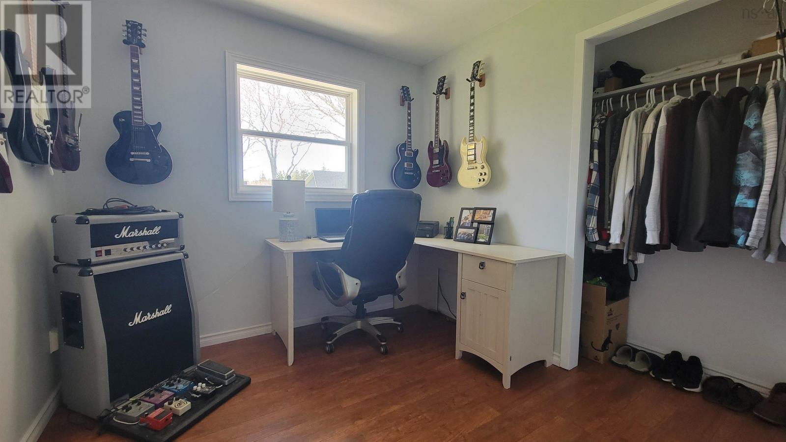 202 Saunders Road - 15
