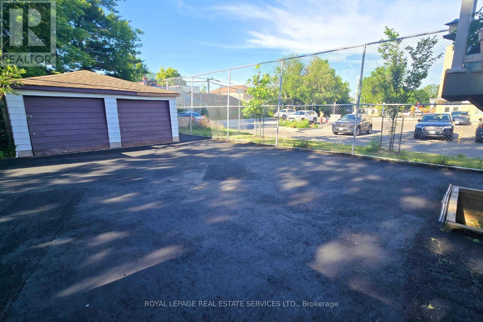 11 DENNIS AVENUE - 15