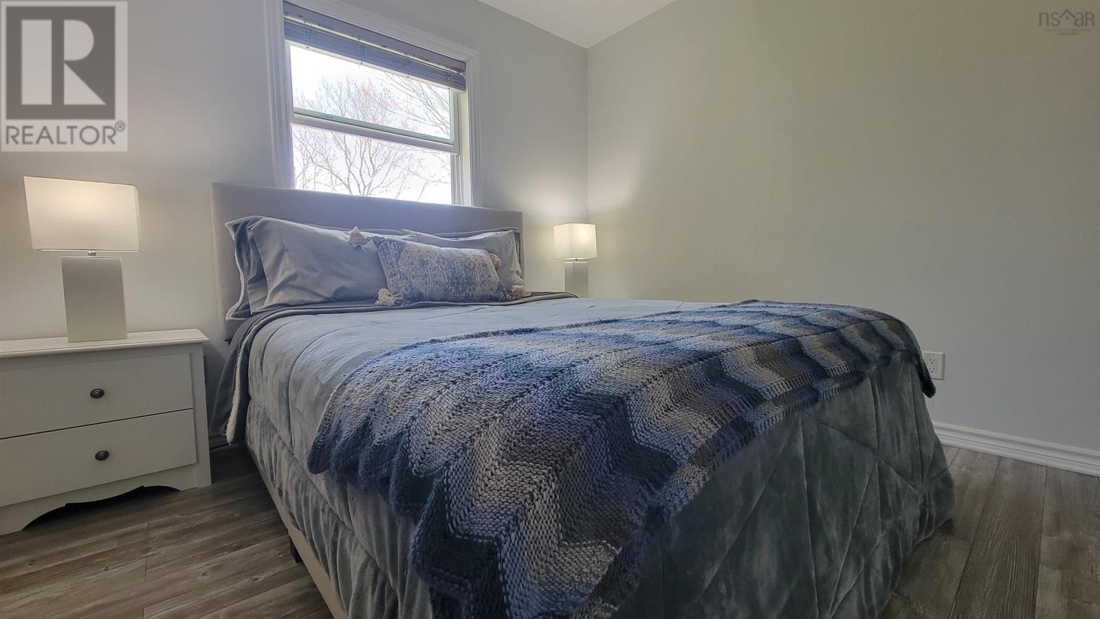 202 Saunders Road - 12