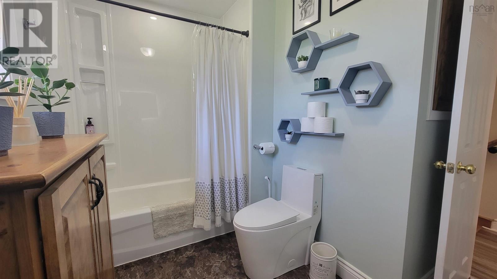 202 Saunders Road - 16