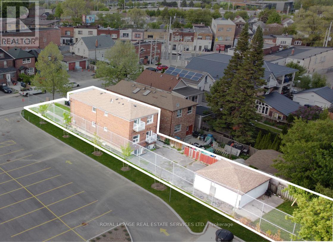 11 DENNIS AVENUE - 17