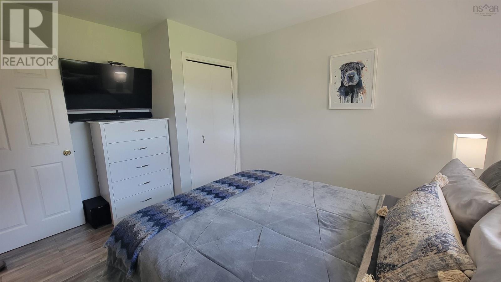 202 Saunders Road - 13