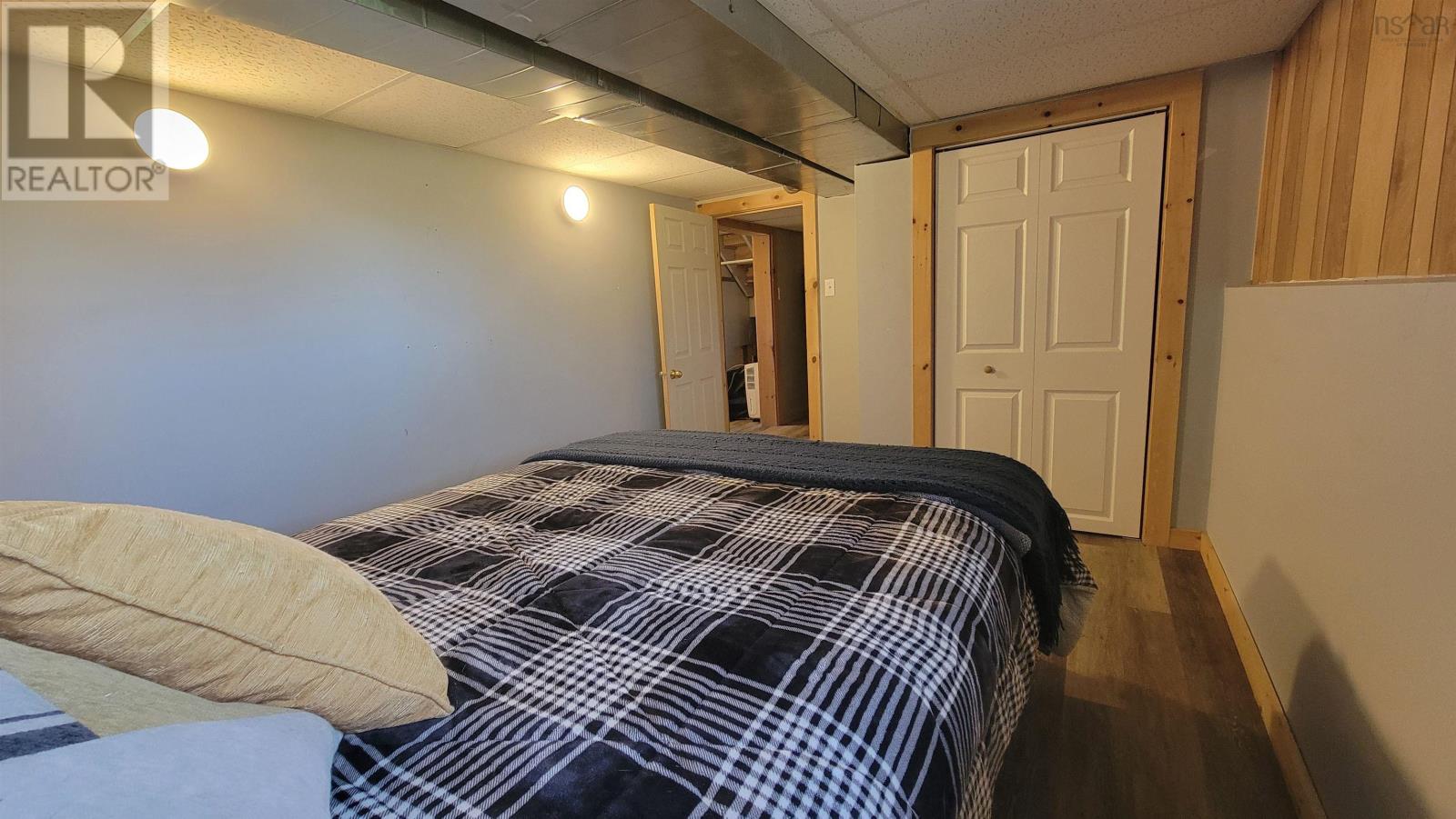 202 Saunders Road - 24