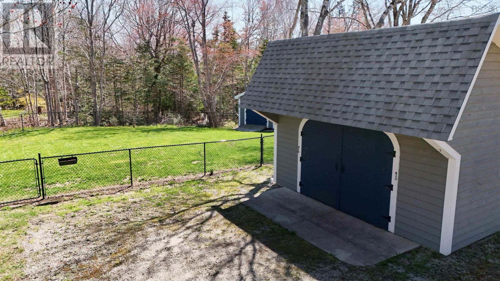 202 Saunders Road - 33
