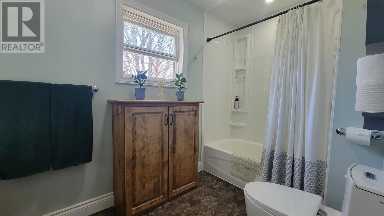 202 Saunders Road - 17
