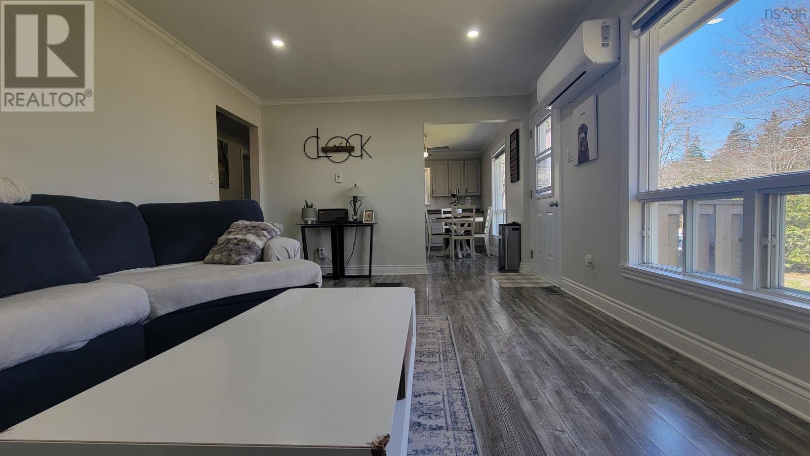 202 Saunders Road - 6
