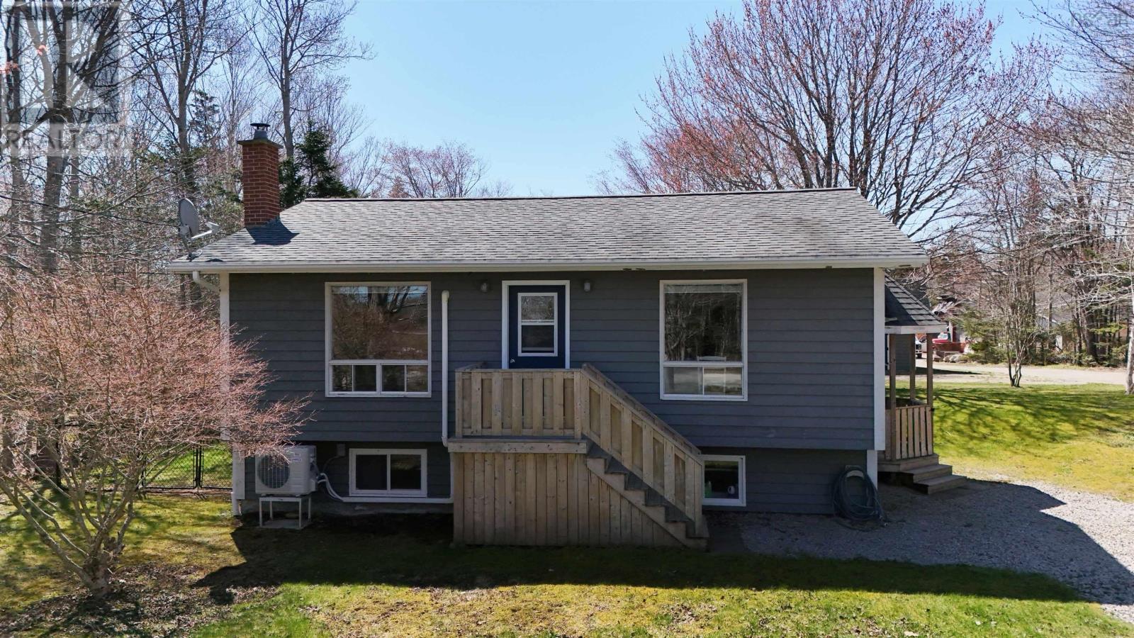 202 Saunders Road - 26