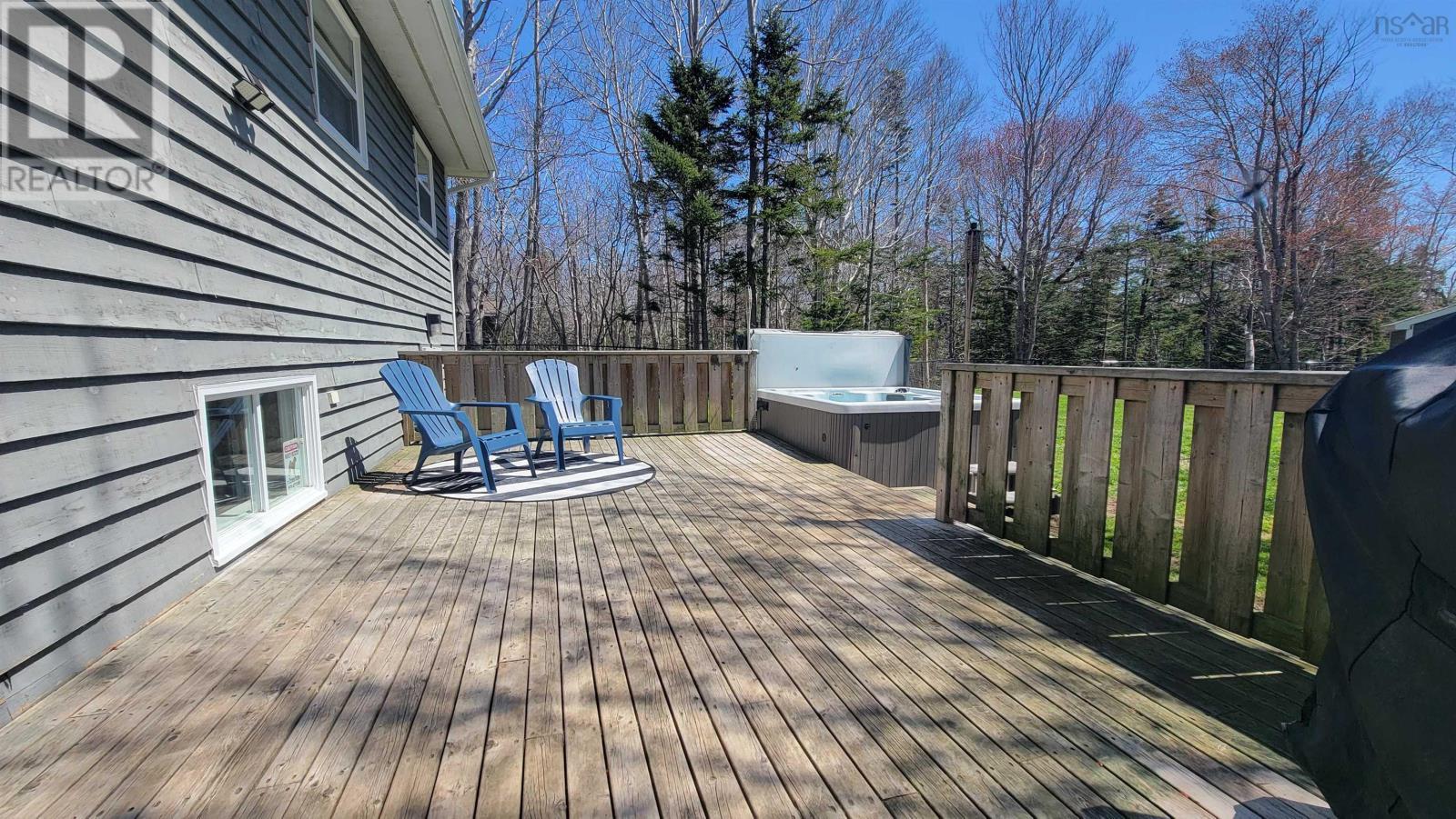 202 Saunders Road - 36