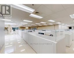 330 Applewood Crescent, Vaughan, ON L4K4V2 Photo 9