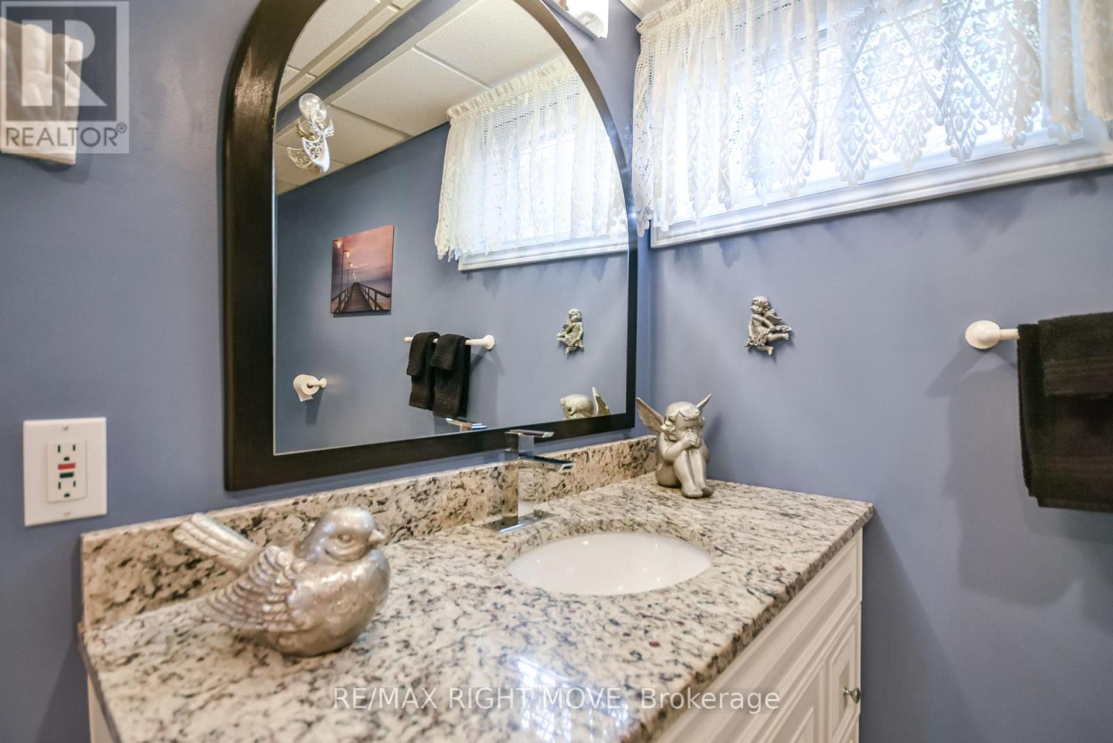 89 CARTER CRESCENT - 27