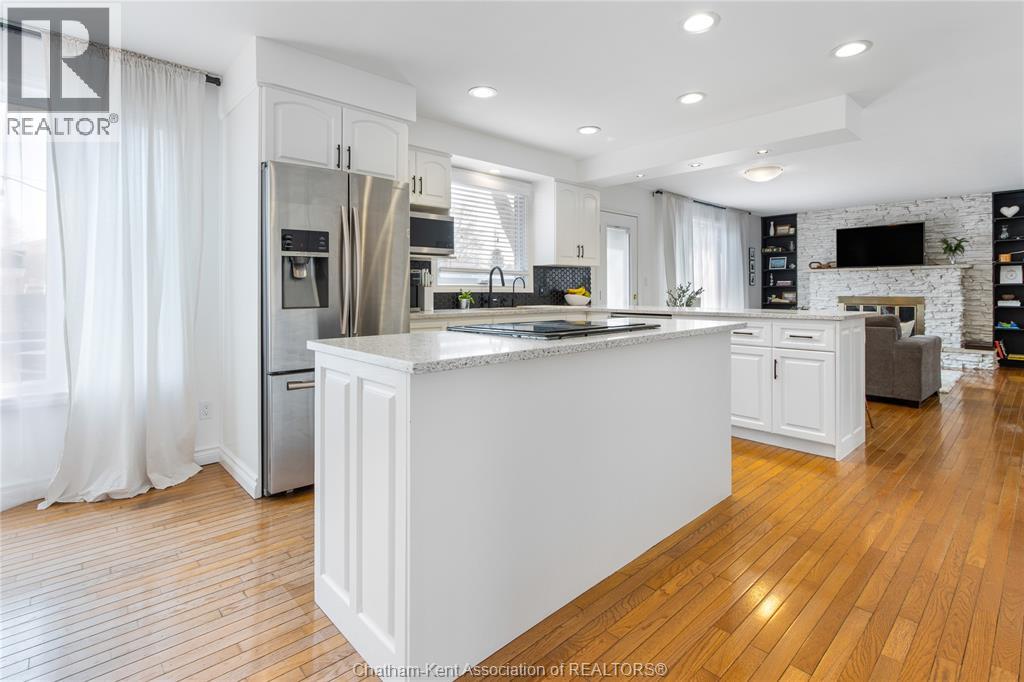 76 PAMELA CRESCENT - 10