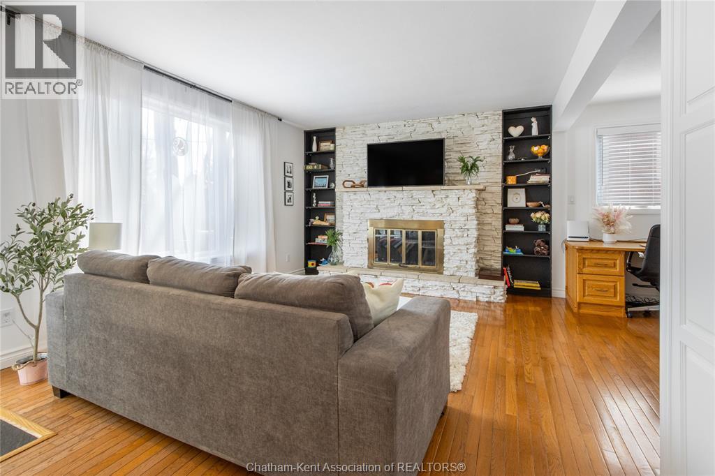 76 PAMELA CRESCENT - 17