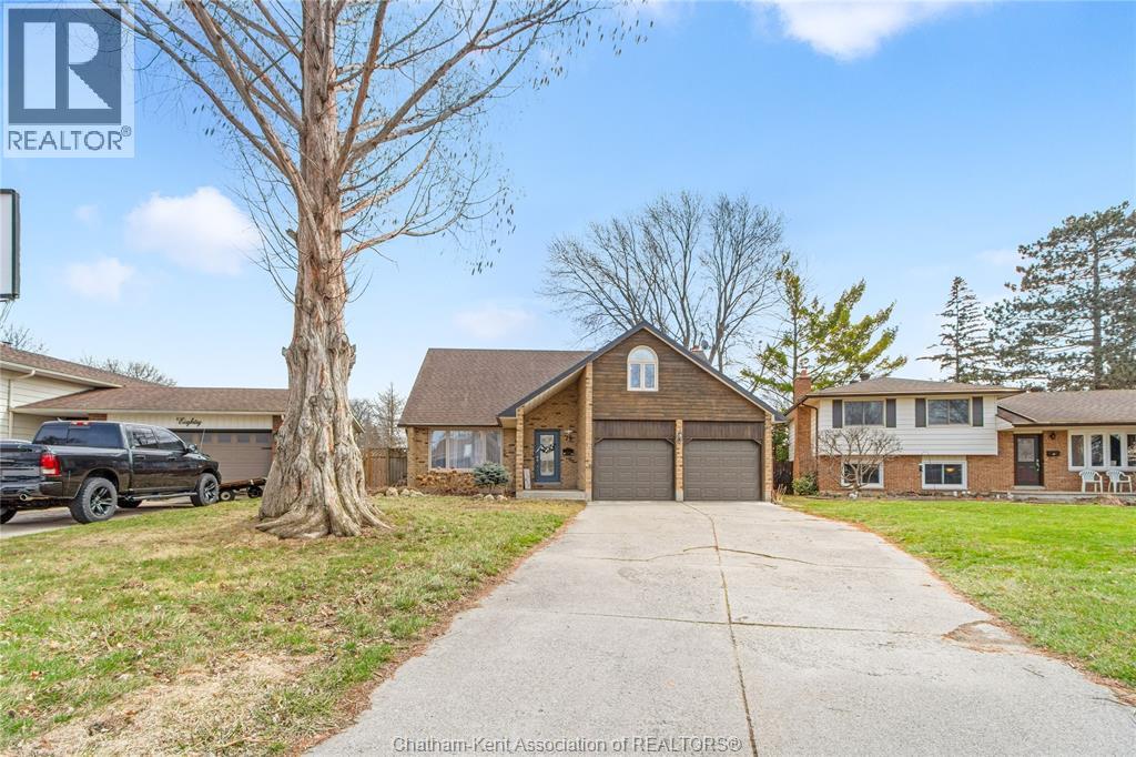 76 PAMELA CRESCENT - 2