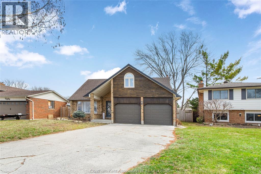 76 PAMELA CRESCENT - 3