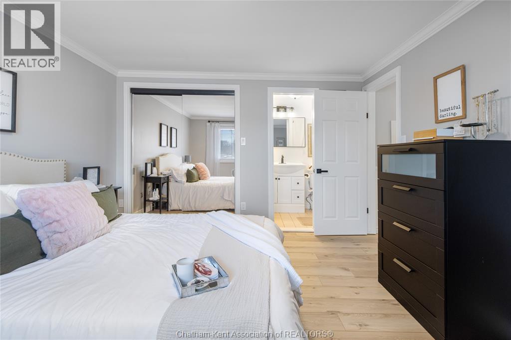 76 PAMELA CRESCENT - 31
