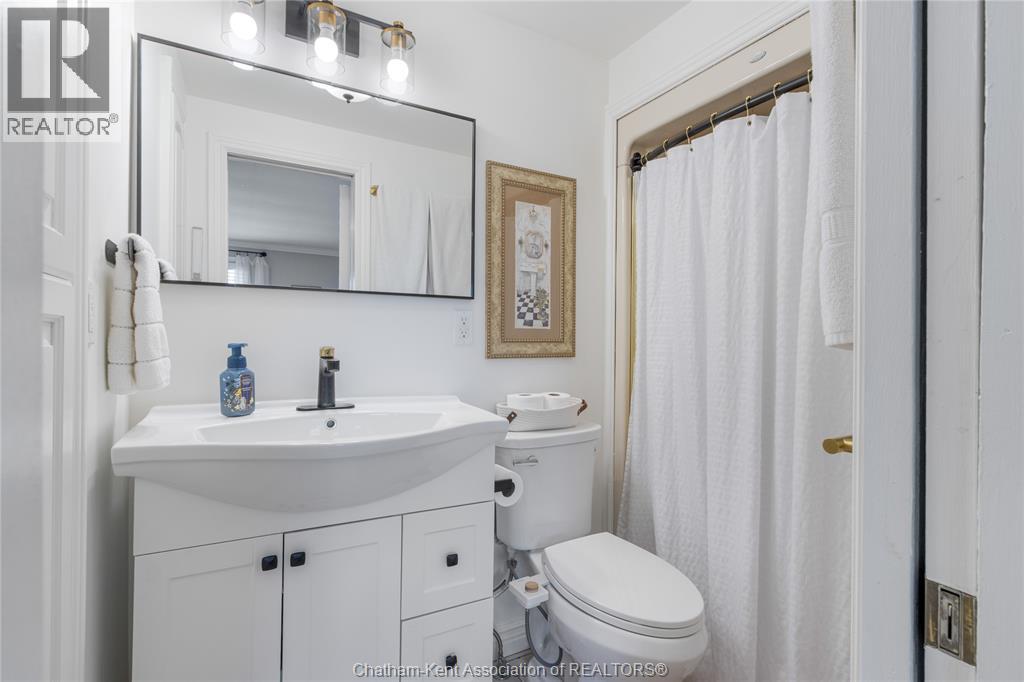 76 PAMELA CRESCENT - 32