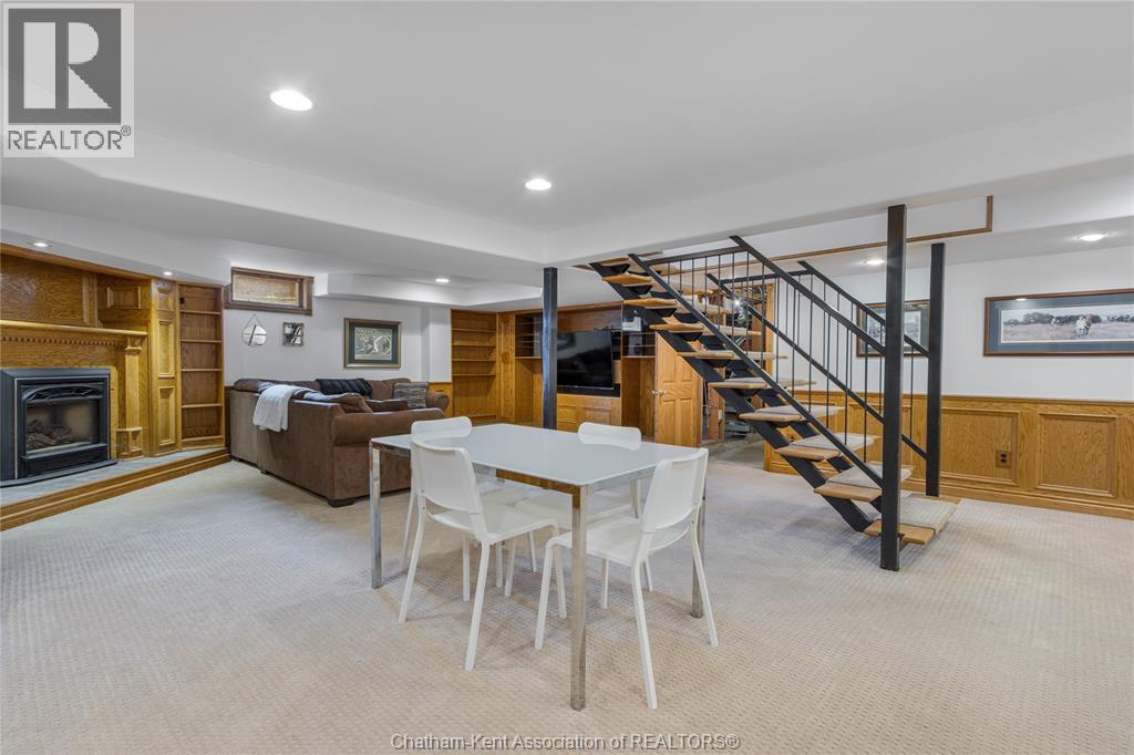 76 PAMELA CRESCENT - 34