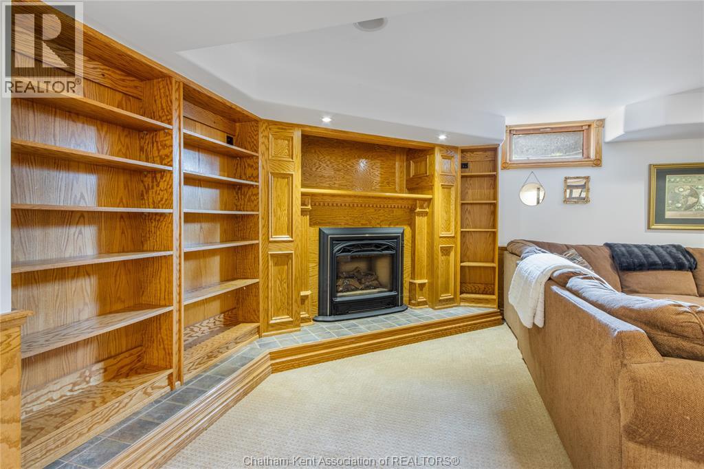 76 PAMELA CRESCENT - 35