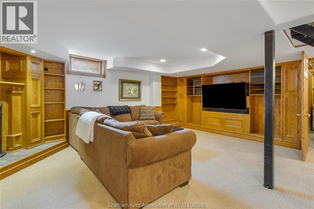 76 PAMELA CRESCENT - 36