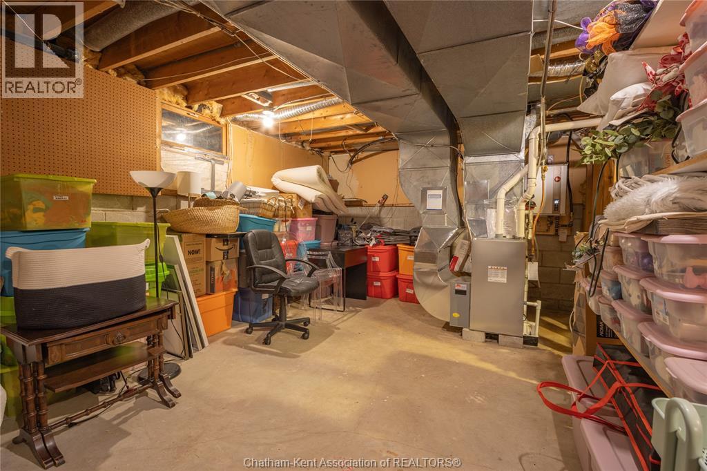 76 PAMELA CRESCENT - 38