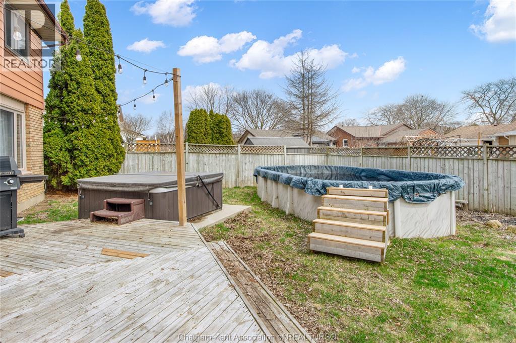 76 PAMELA CRESCENT - 40