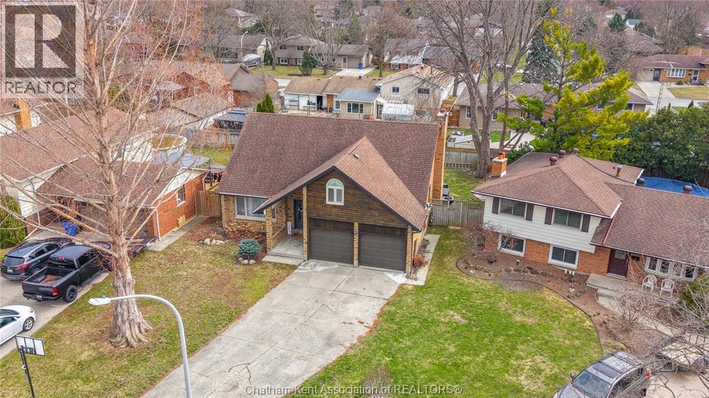 76 PAMELA CRESCENT - 45