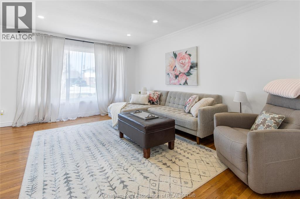 76 PAMELA CRESCENT - 7