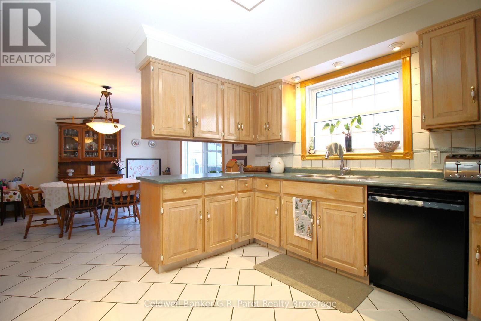 28 WELLINGTON STREET W - 12