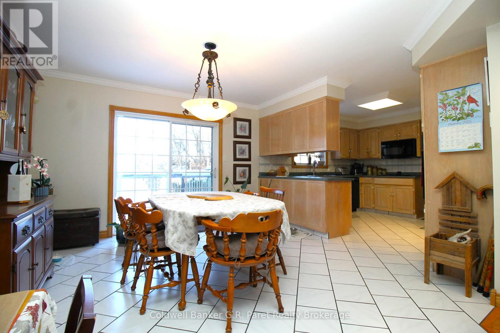 28 WELLINGTON STREET W - 10