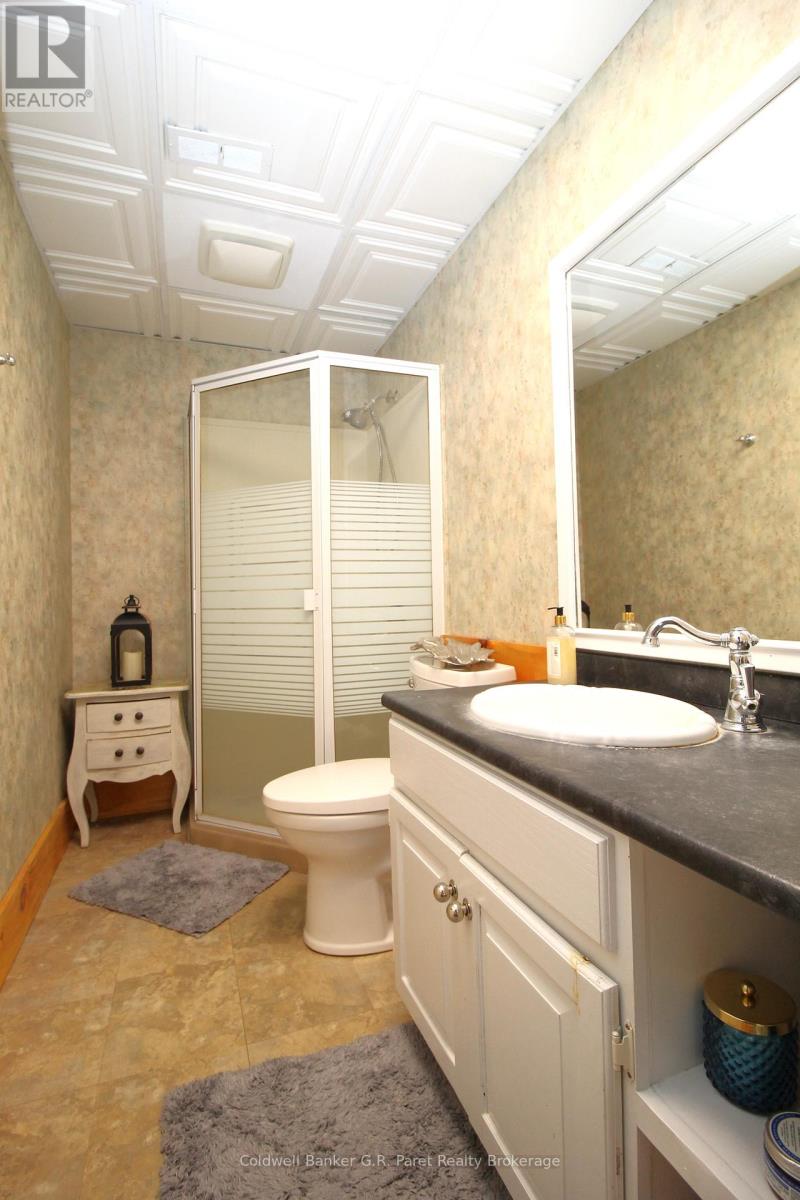 28 WELLINGTON STREET W - 21