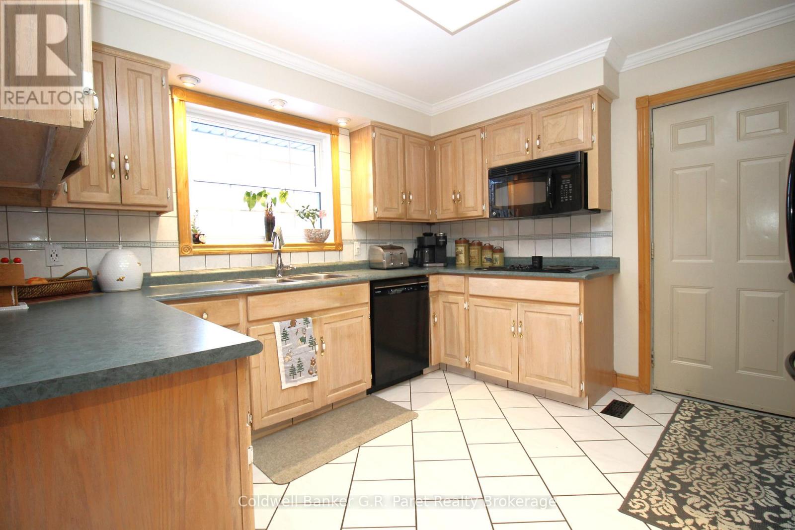 28 WELLINGTON STREET W - 11