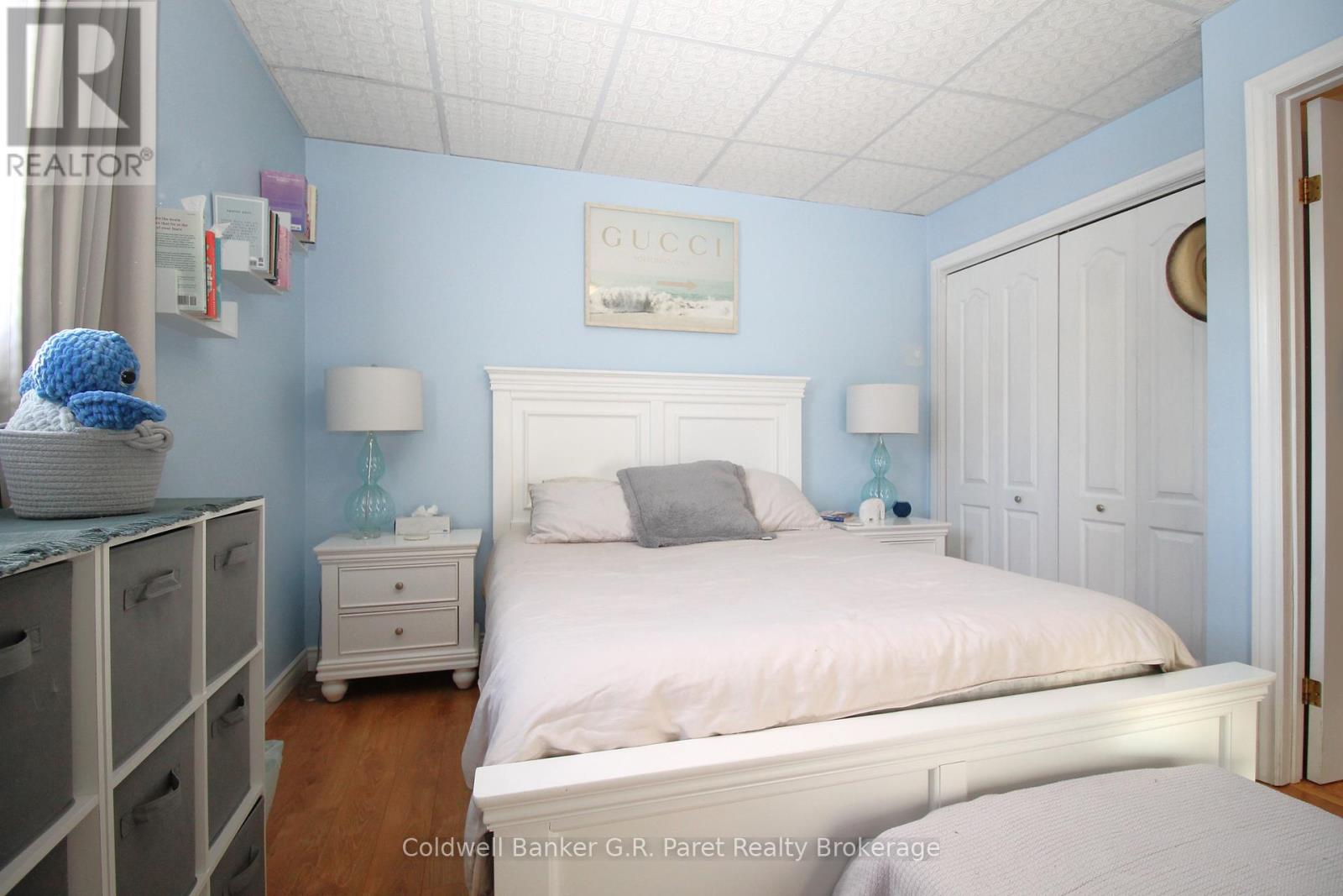 28 WELLINGTON STREET W - 23